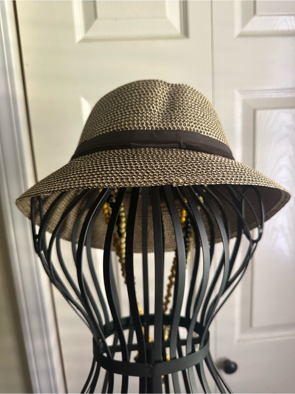 Nine West Classic Woven Straw Sun Bucket Cloche Hat - Picture 3 of 7